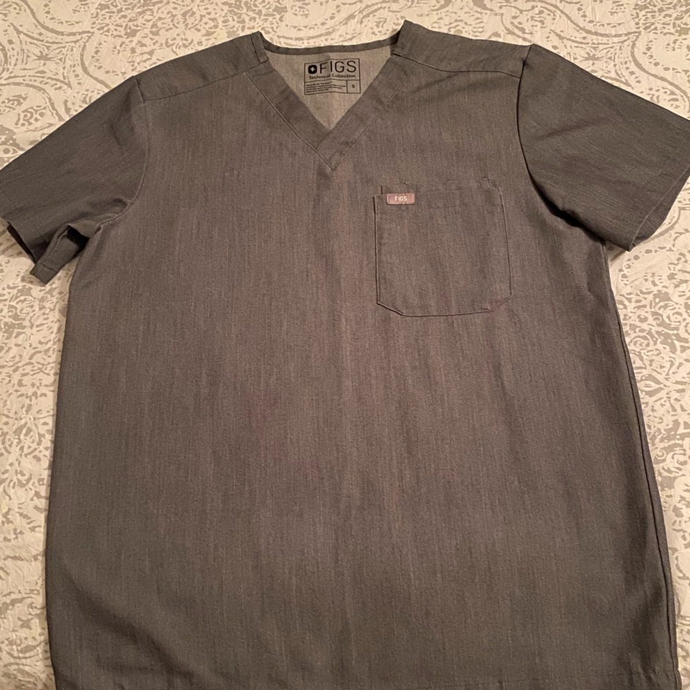 FIGS Men's Gray Shirt